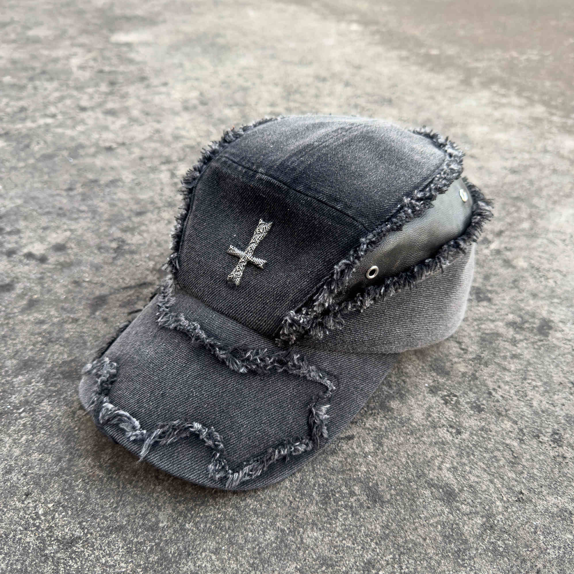 Gorra de béisbol vaquera con parches de cuero desgastado y lavado – Estilo resistente