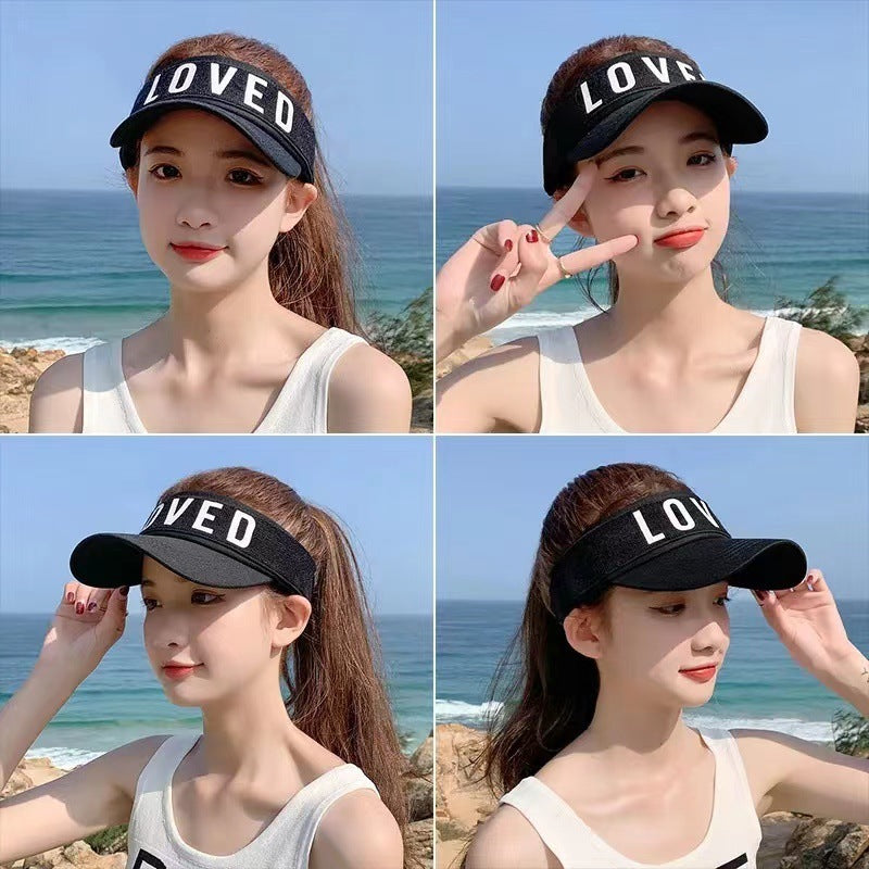 Gorra con la letra "LOVED" – Protector solar de verano