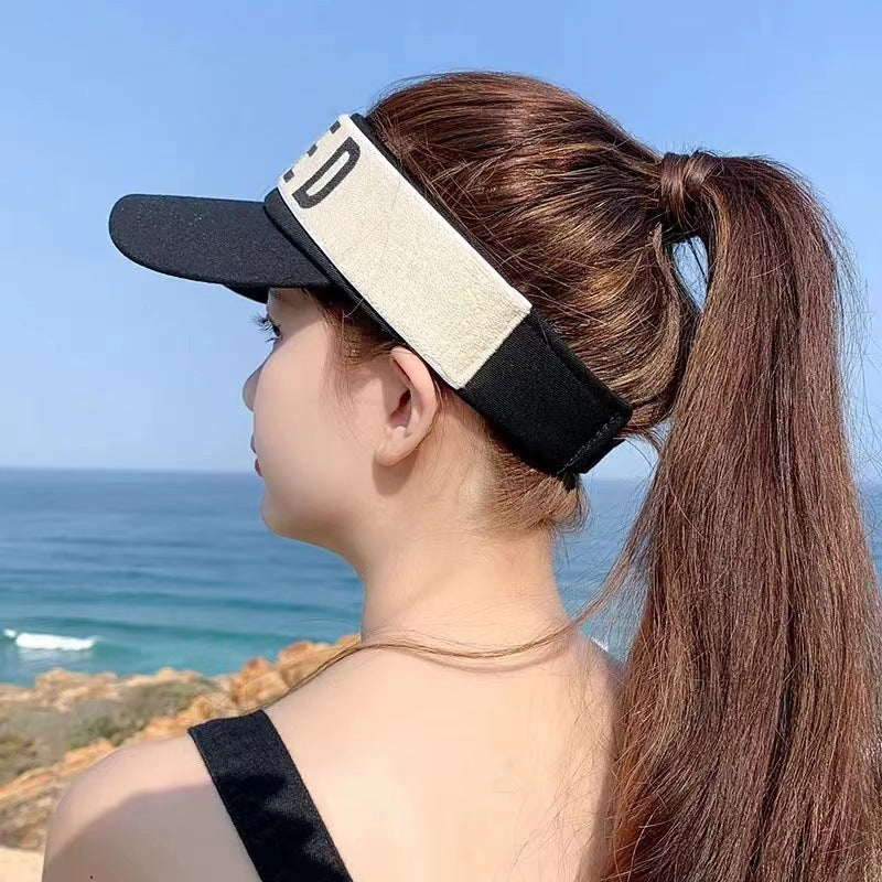 Gorra con la letra "LOVED" – Protector solar de verano